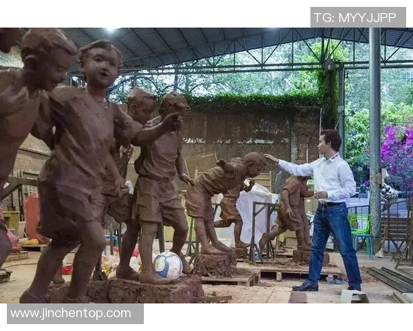 足球雕塑画的艺术魅力与文化传承探讨